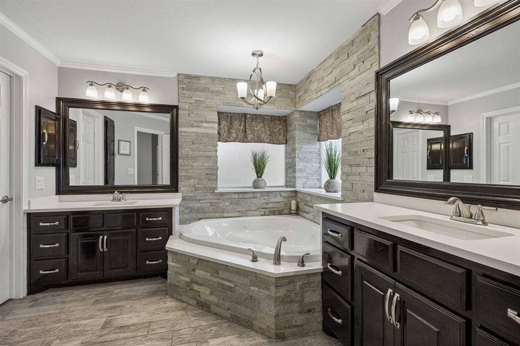 4210 Whitehead Road, Midlothian, TX 76065 Primary Ensuite Bath