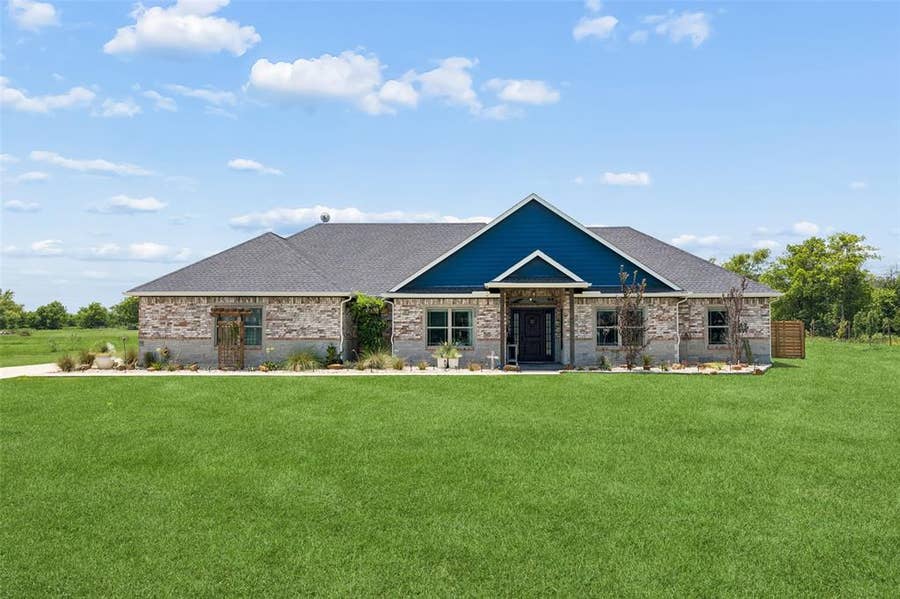 Property photo for 1000 Winding Wood Trail, Scurry, TX