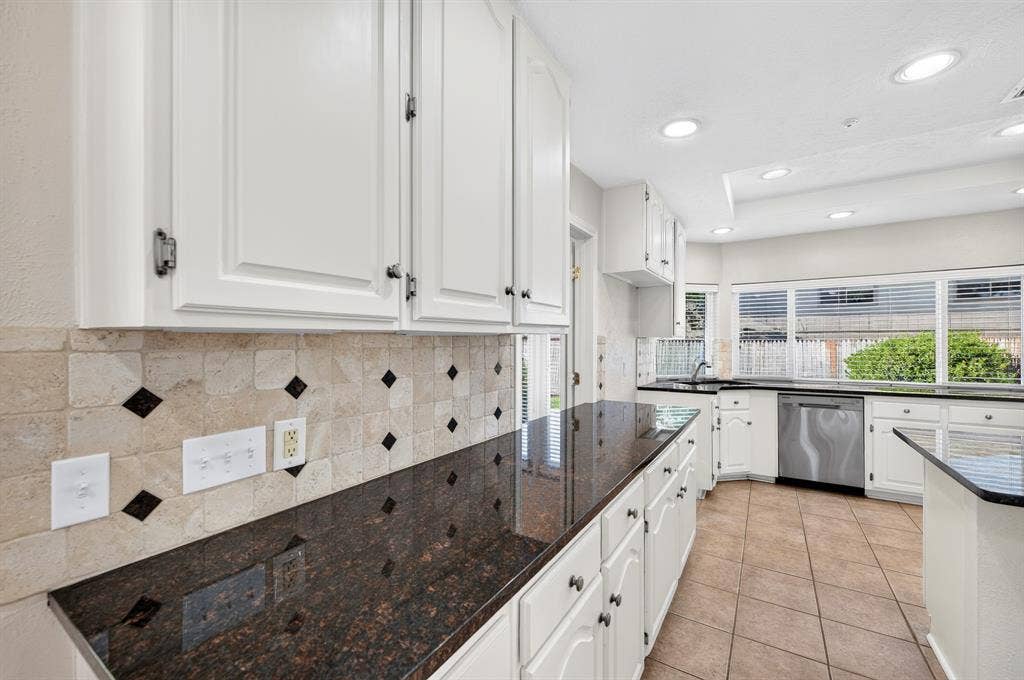 5806 Smoke Glass Trail, Dallas, TX 75252 5806 Smoke Glass Trail, Dallas, TX 75252