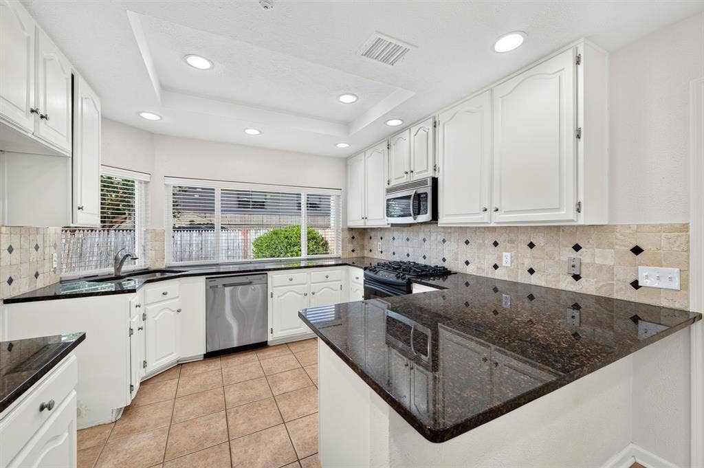 5806 Smoke Glass Trail, Dallas, TX 75252 5806 Smoke Glass Trail, Dallas, TX 75252