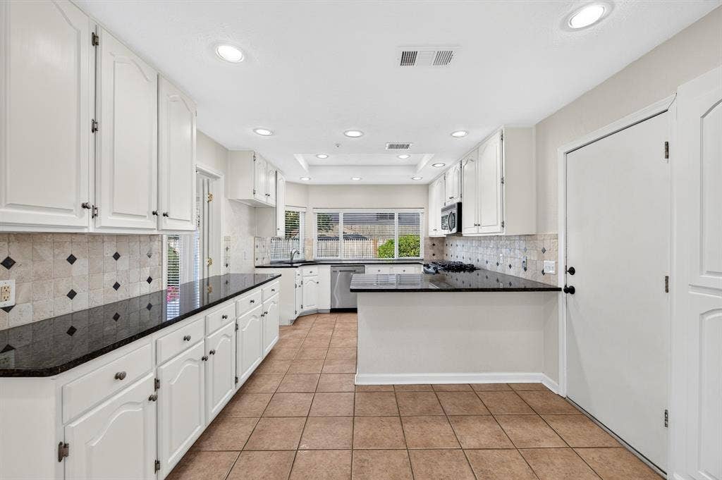 5806 Smoke Glass Trail, Dallas, TX 75252 5806 Smoke Glass Trail, Dallas, TX 75252