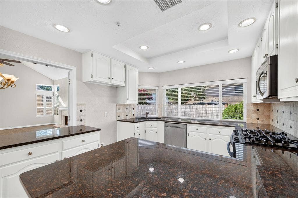 5806 Smoke Glass Trail, Dallas, TX 75252 5806 Smoke Glass Trail, Dallas, TX 75252