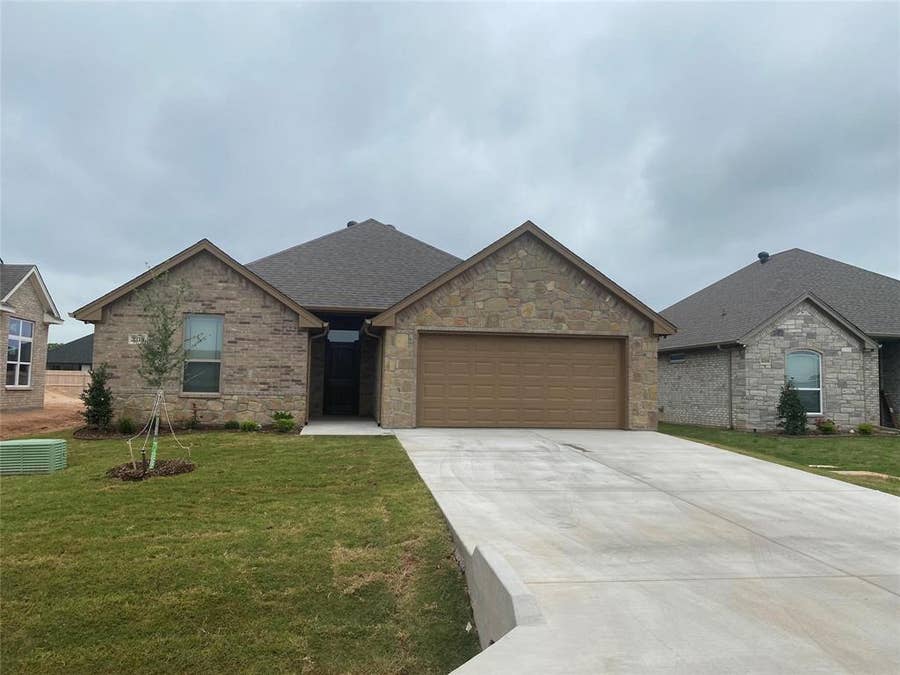 Property photo for 3318 White Horse Drive, Granbury, TX