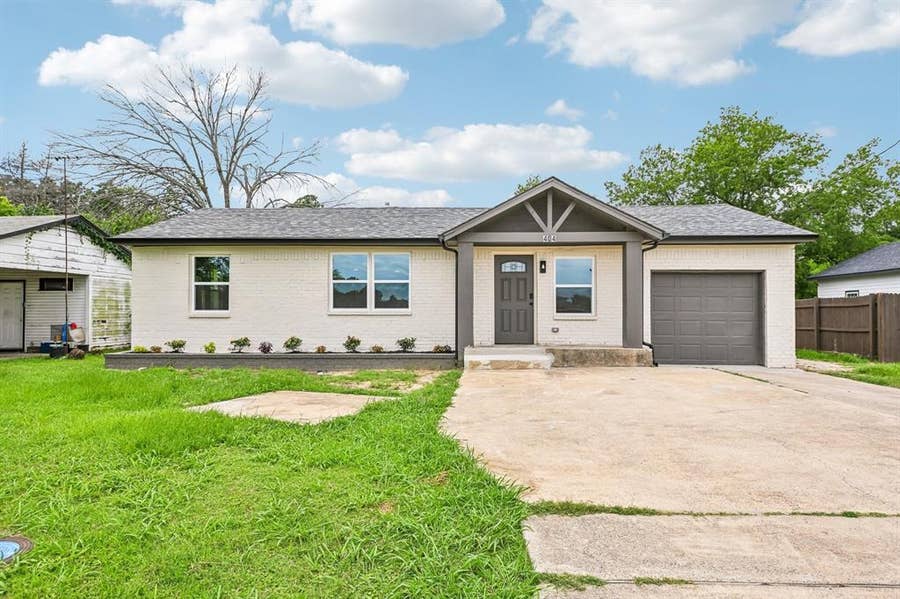 Property photo for 404 New hope Street, Terrell, TX