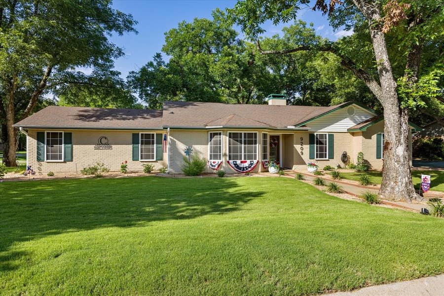 Property photo for 9209 Hanging Moss Drive, Granbury, TX