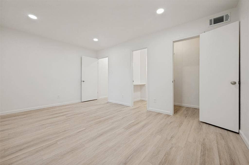 412 Pogue Street, Cedar Hill, TX 75104 Spacious room featuring light wood-finish flooring, recessed ceiling lighting, and white baseboards