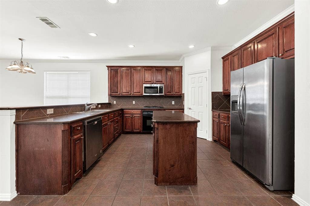 13270 Roadster Drive, Frisco, TX 75033 13270 Roadster Drive, Frisco, TX 75033