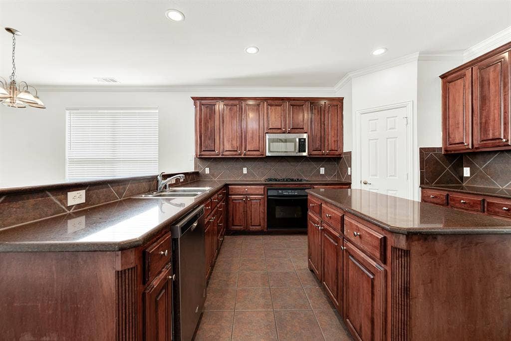 13270 Roadster Drive, Frisco, TX 75033 13270 Roadster Drive, Frisco, TX 75033