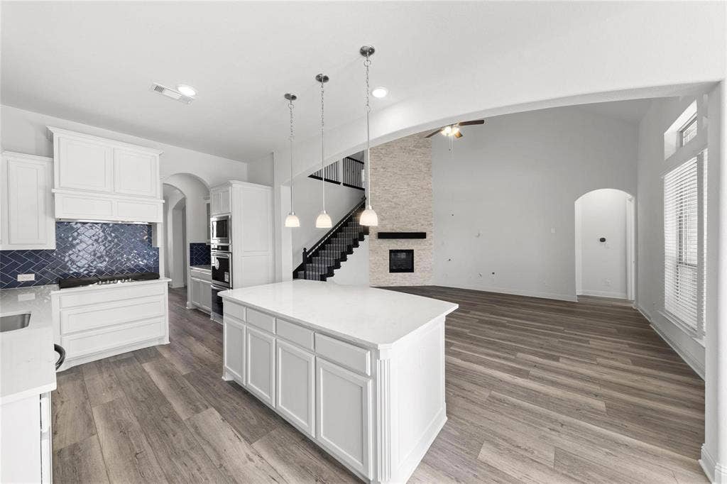 2406 Colonial Lane, Midlothian, TX 76065 2406 Colonial Lane, Midlothian, TX 76065