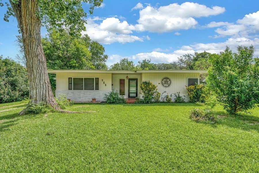 Property photo for 711 N 43rd Street, Waco, TX