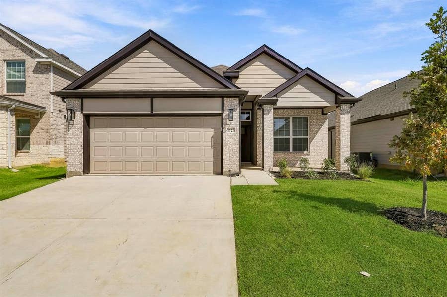 Property photo for 1120 Runway Road, Fort Worth, TX