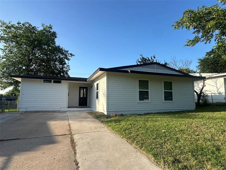 Property photo for 721 Clearwood Drive, Dallas, TX