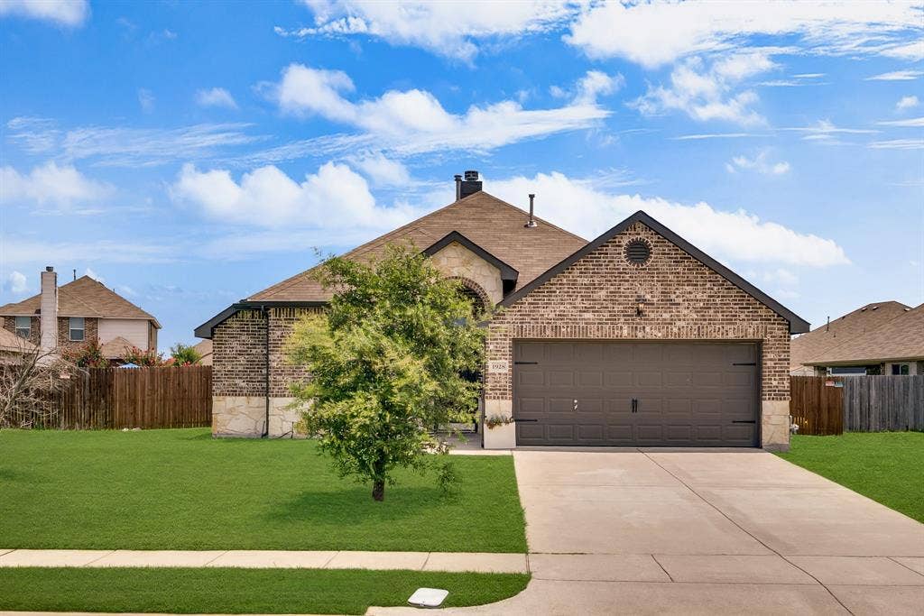 1928 Glen Meadow Drive, Royse City, TX 75189