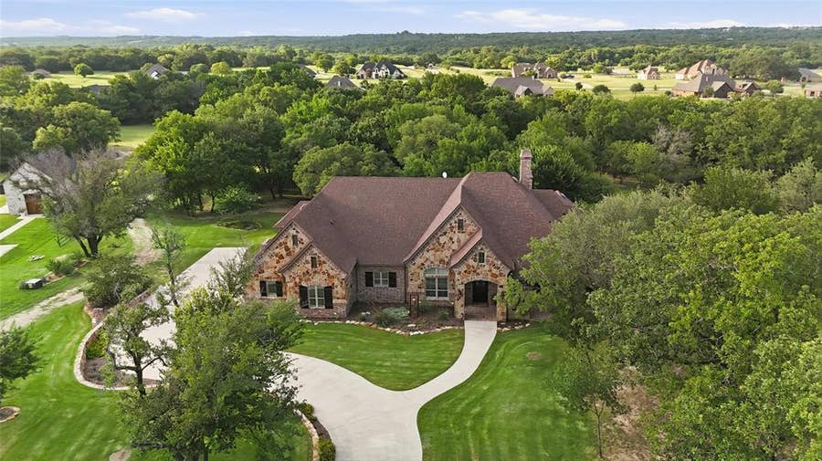 Property photo for 125 E Bozeman Lane, Fort Worth, TX