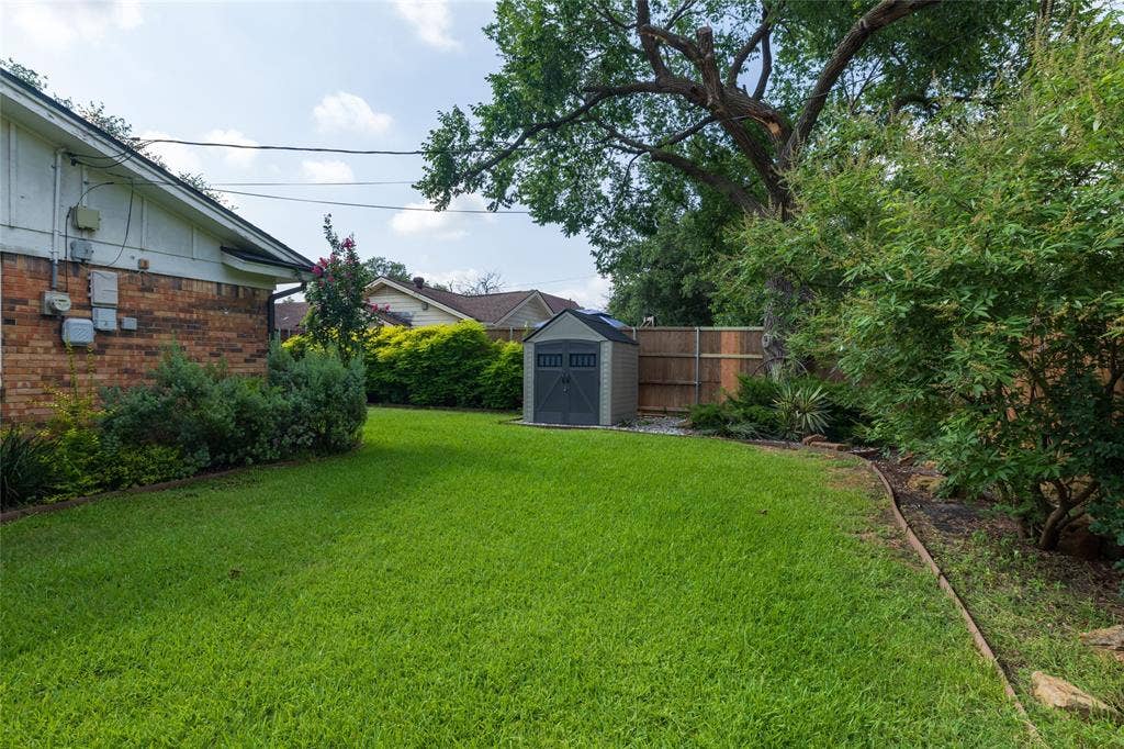 702 Commerce Street, Euless, TX 76040 702 Commerce Street, Euless, TX 76040