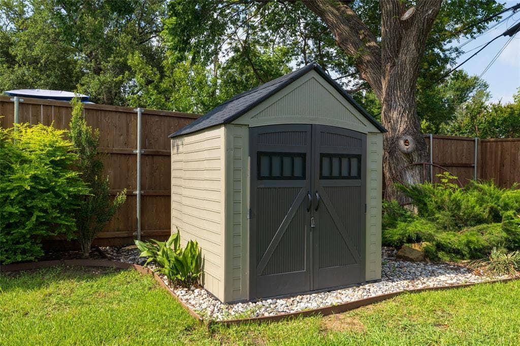 702 Commerce Street, Euless, TX 76040 702 Commerce Street, Euless, TX 76040