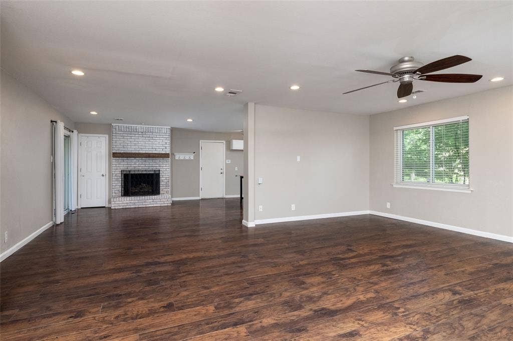 702 Commerce Street, Euless, TX 76040 702 Commerce Street, Euless, TX 76040