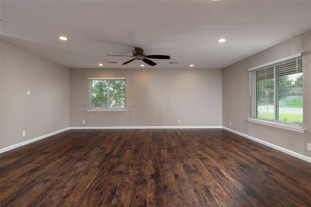 702 Commerce Street, Euless, TX 76040 702 Commerce Street, Euless, TX 76040