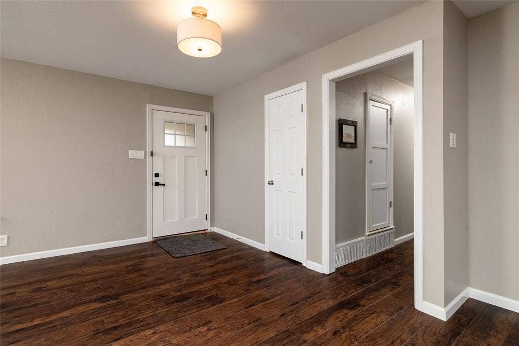 702 Commerce Street, Euless, TX 76040 702 Commerce Street, Euless, TX 76040