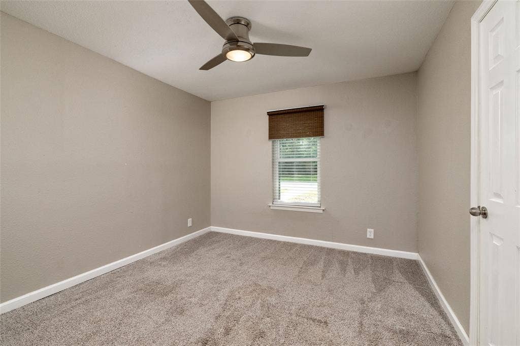 702 Commerce Street, Euless, TX 76040 702 Commerce Street, Euless, TX 76040