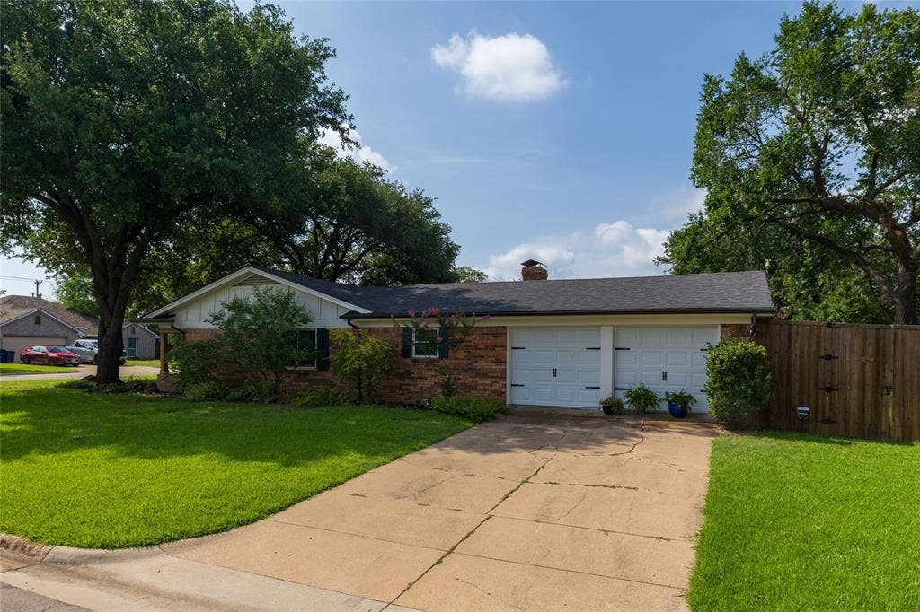 702 Commerce Street, Euless, TX 76040 702 Commerce Street, Euless, TX 76040