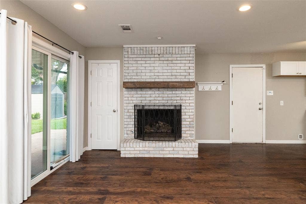 702 Commerce Street, Euless, TX 76040 702 Commerce Street, Euless, TX 76040
