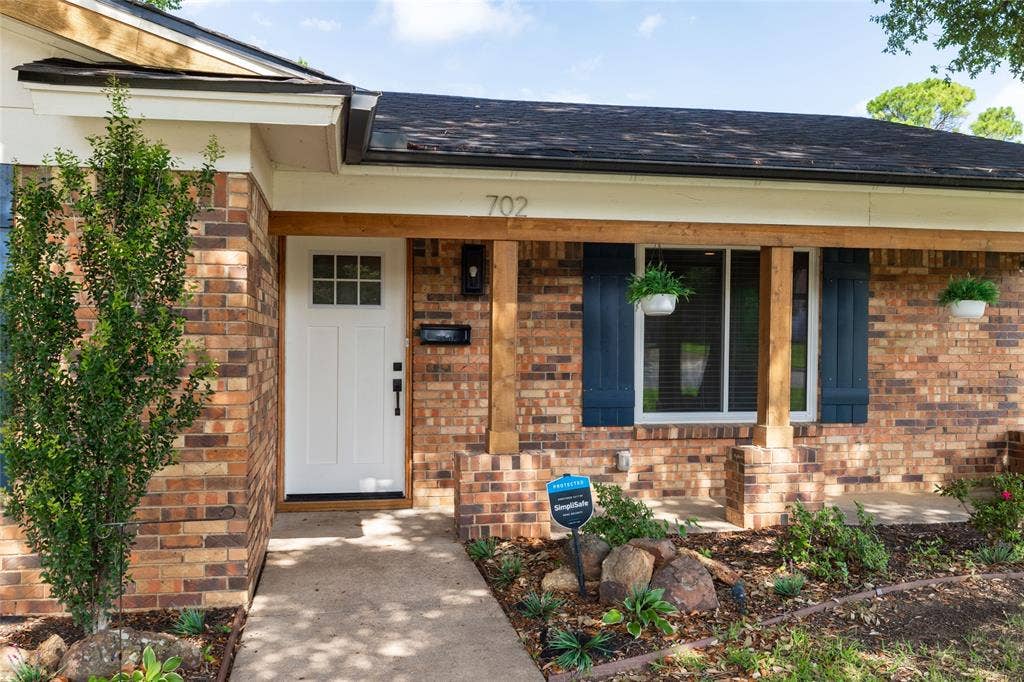 702 Commerce Street, Euless, TX 76040 702 Commerce Street, Euless, TX 76040