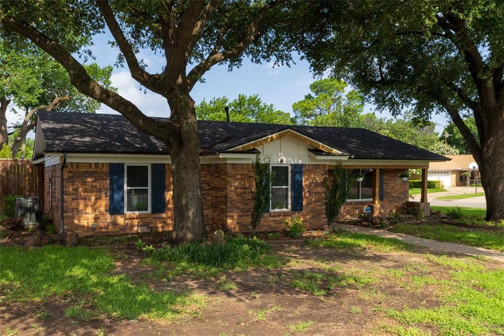 702 Commerce Street, Euless, TX 76040 702 Commerce Street, Euless, TX 76040