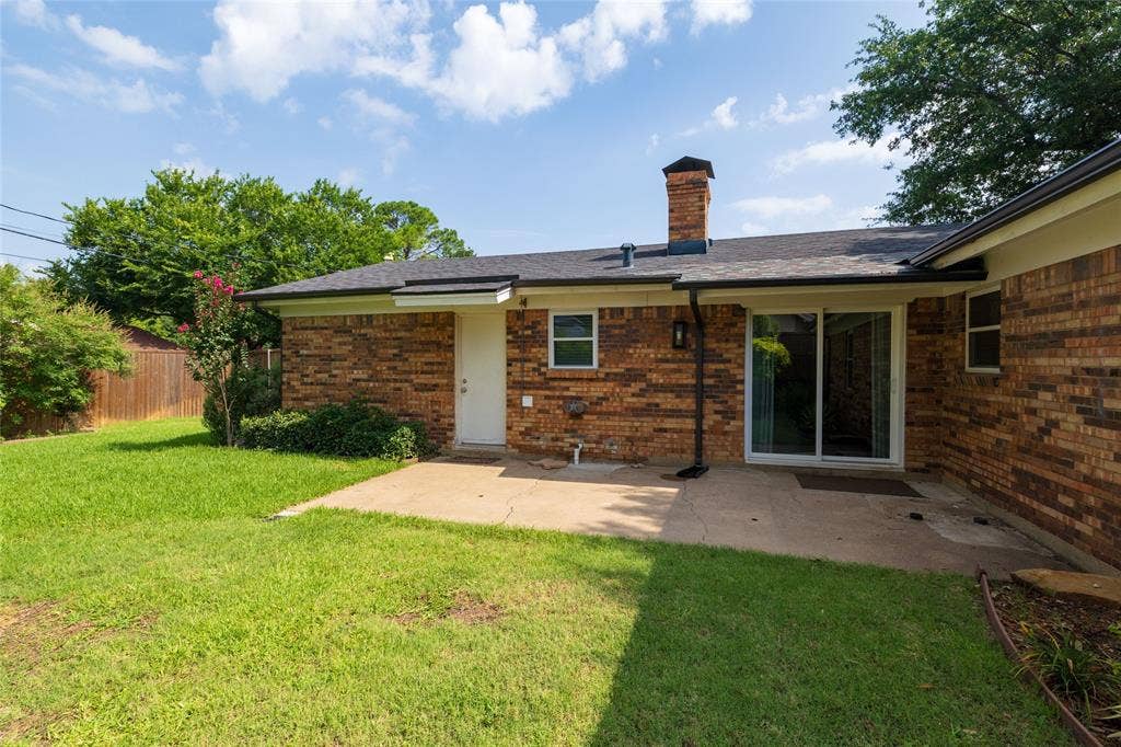 702 Commerce Street, Euless, TX 76040 702 Commerce Street, Euless, TX 76040