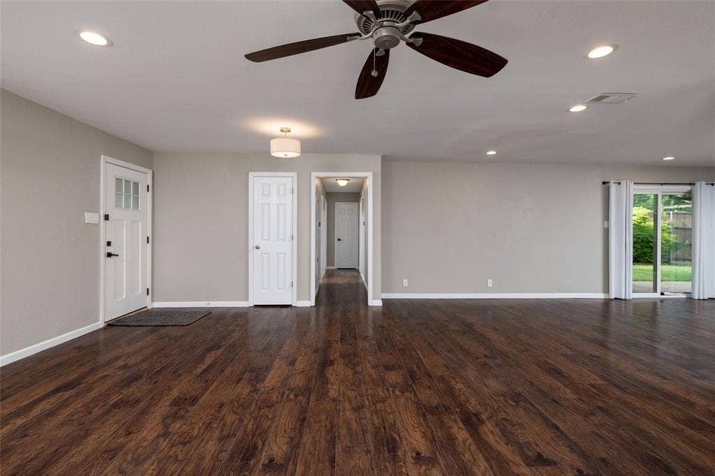 702 Commerce Street, Euless, TX 76040 702 Commerce Street, Euless, TX 76040
