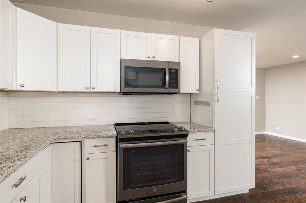 702 Commerce Street, Euless, TX 76040 702 Commerce Street, Euless, TX 76040