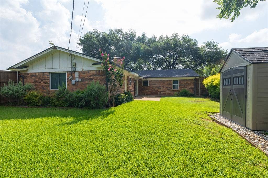 702 Commerce Street, Euless, TX 76040 702 Commerce Street, Euless, TX 76040