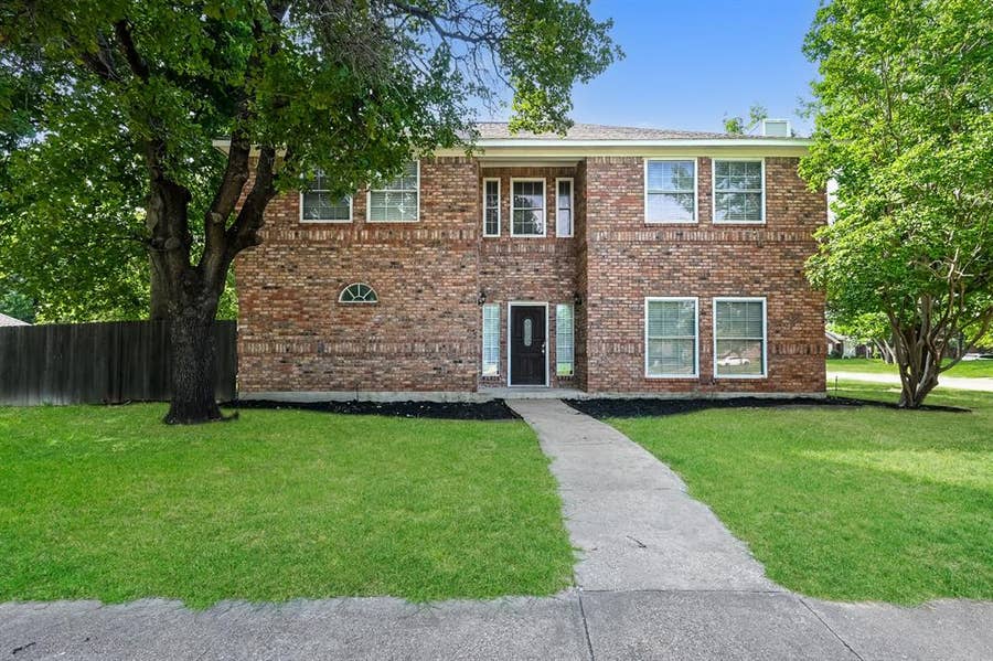 Property photo for 2057 Spinnaker Lane, Azle, TX