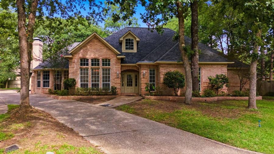 Property photo for 4117 Hollow Oak Circle, Tyler, TX