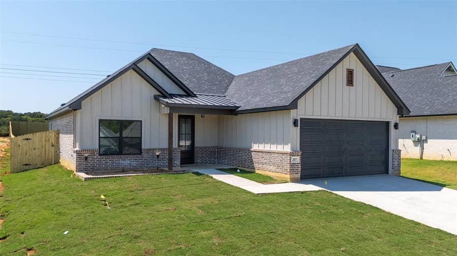 Property photo for 207 Sides Boulevard, Bullard, TX