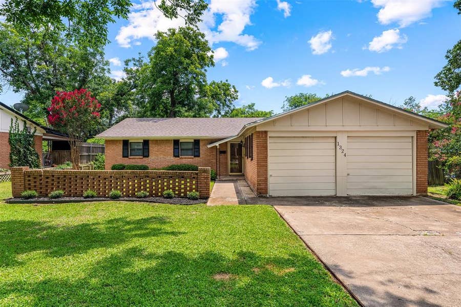 Property photo for 1324 Melrose Drive, Waco, TX