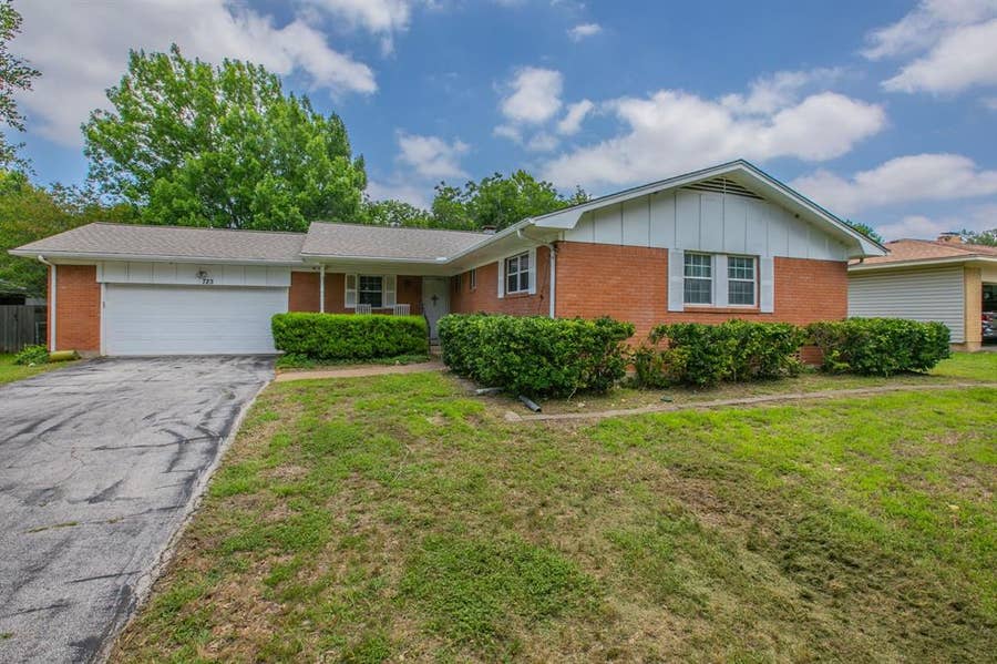 Property photo for 723 Gaywood Drive, Woodway, TX