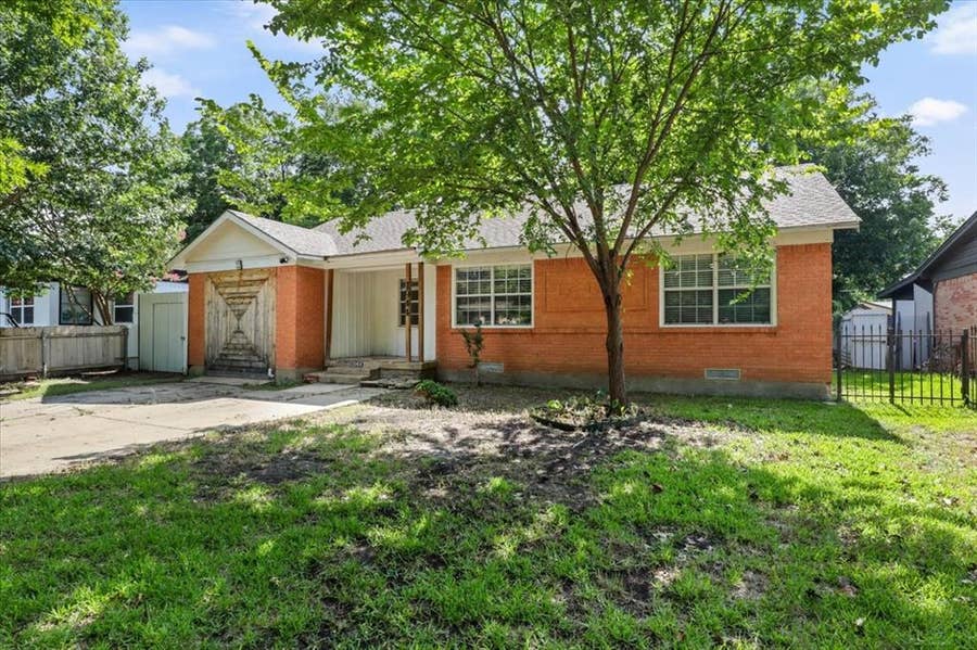 Property photo for 1944 Alhambra Street, Dallas, TX