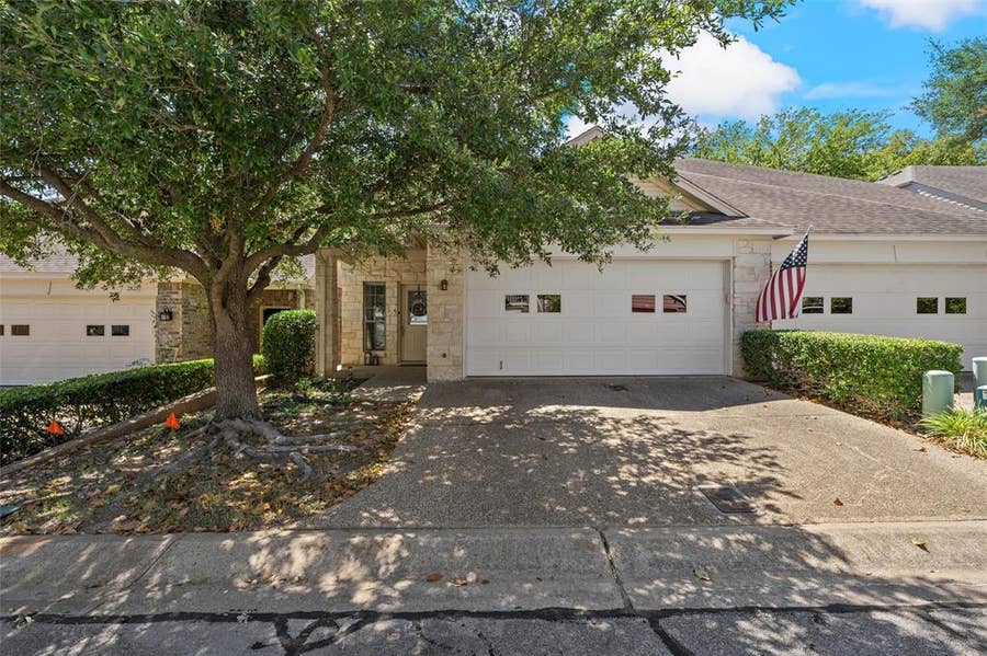 Property photo for 2823 Savannah Court, Waco, TX
