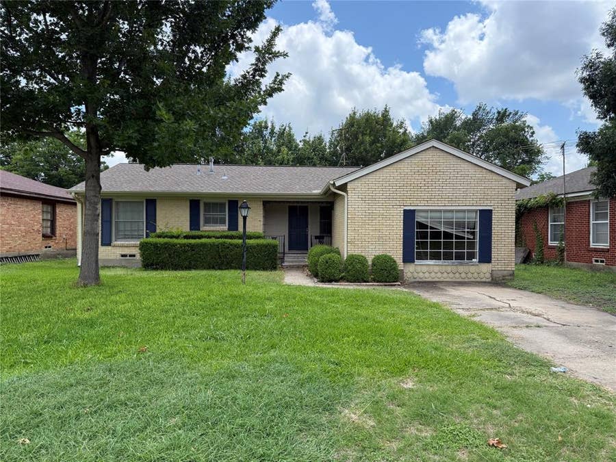 Property photo for 2114 Glengariff Drive, Dallas, TX