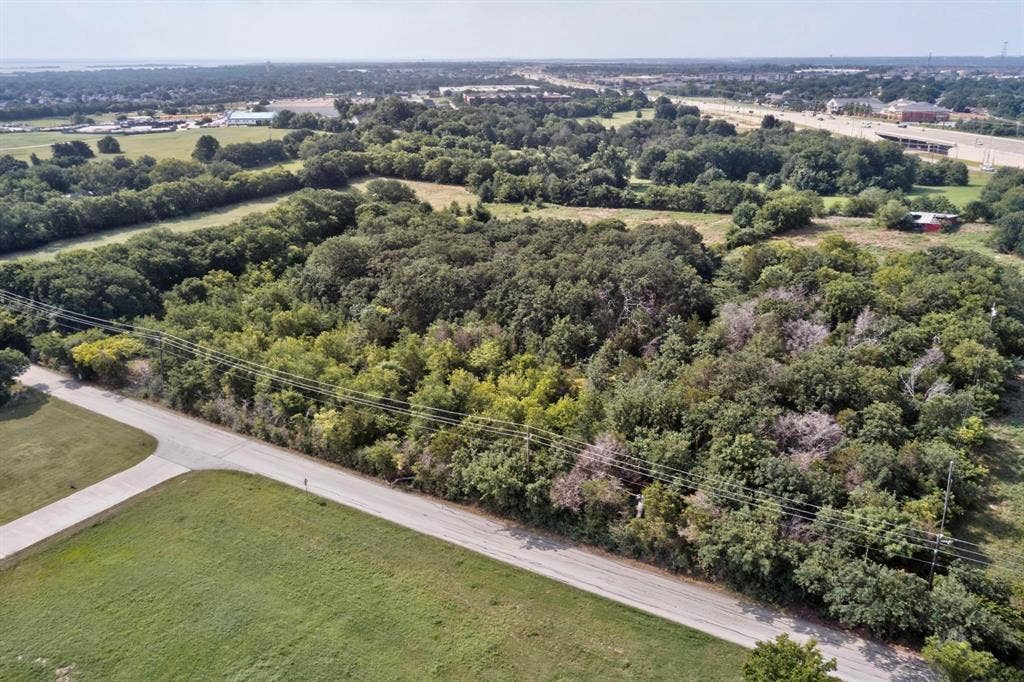 Expansive treed lot featuring mature foliage and natural landscaping