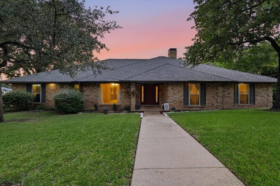 Property photo for 6007 Forestcreek Court, Arlington, TX