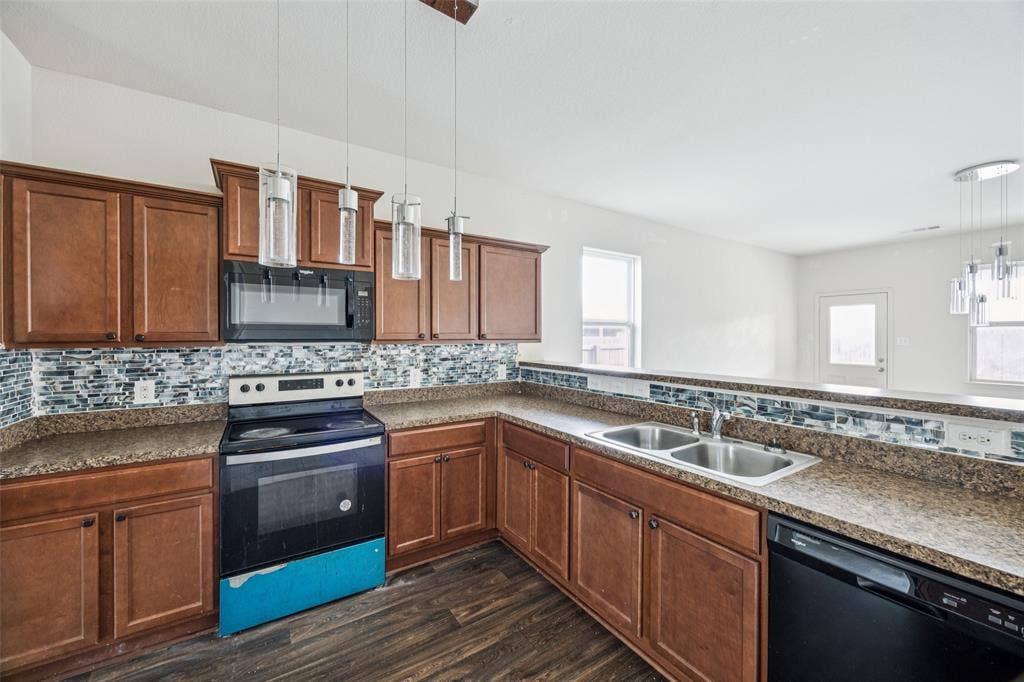1020 Walnut Ridge Drive, Hutchins, TX 75141 1020 Walnut Ridge Drive, Hutchins, TX 75141