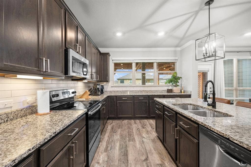 3221 Samson Drive, Waco, TX 76655 3221 Samson Drive, Waco, TX 76655