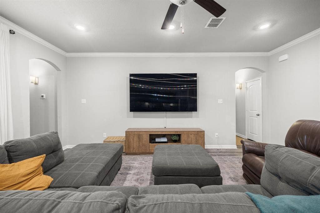 3221 Samson Drive, Waco, TX 76655 3221 Samson Drive, Waco, TX 76655