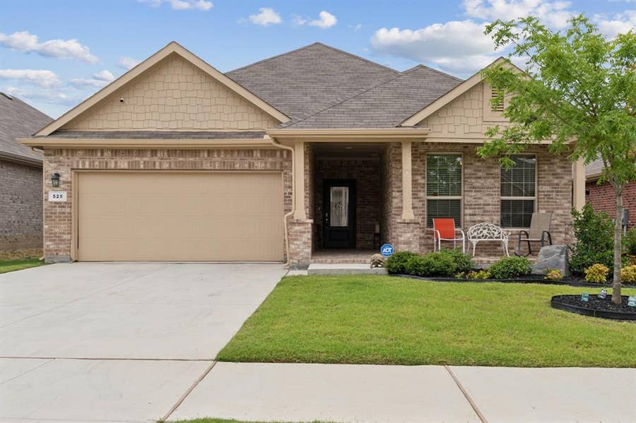 Property photo for 525 Big Horn Pass, Denton, TX