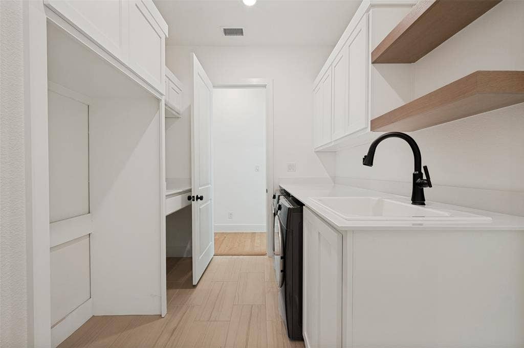 3181 Genevieve Lane, Prosper, TX 75078 Custom Laundry room