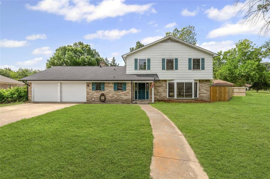 Property photo for 2820 Bois D Arc Street, Commerce, TX