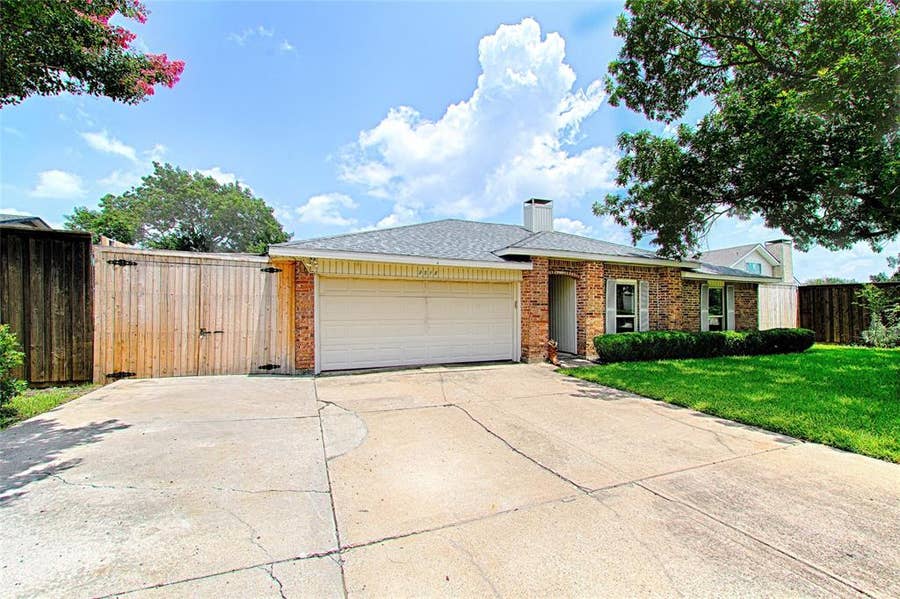Property photo for 2511 Via Avenida, Carrollton, TX