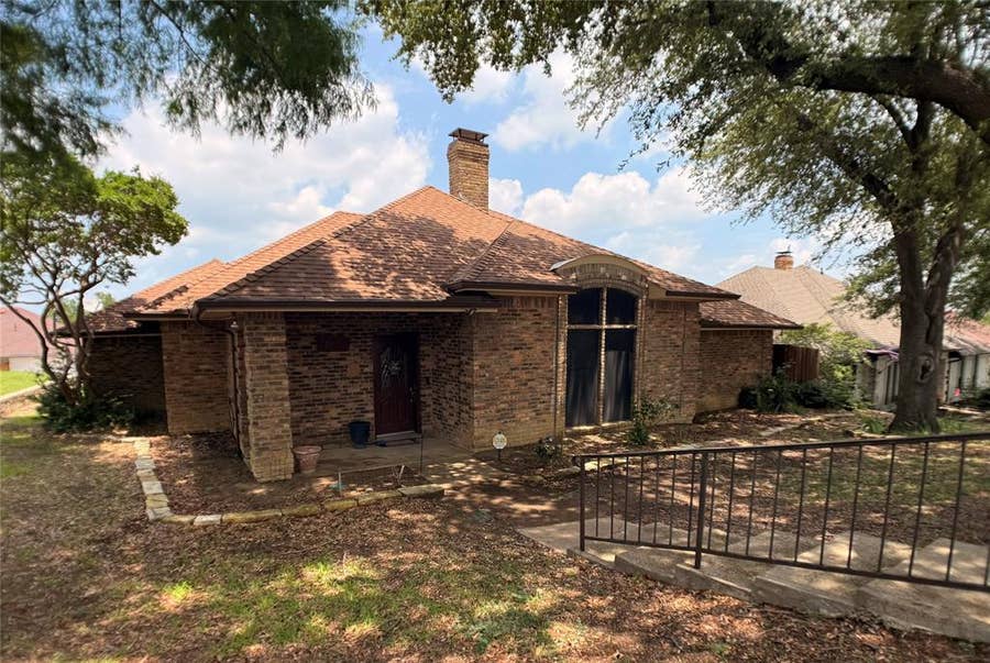 Property photo for 2806 Harpers Ferry Lane, Garland, TX